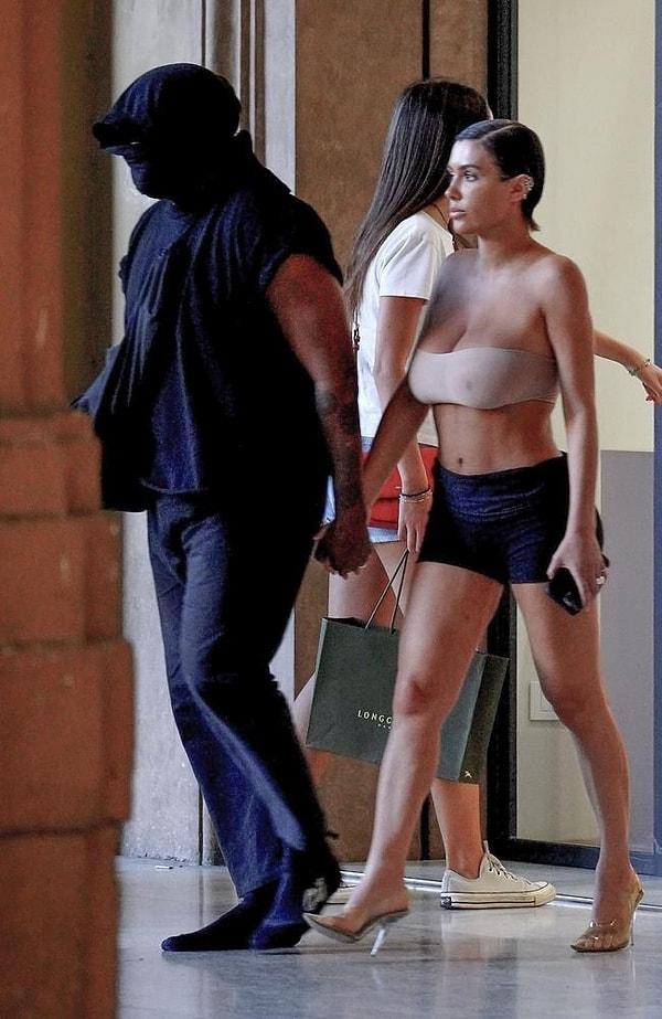 Kim Kardashian'a benzerliği gözlerden kaçmayan Bianca Censori aynı zamanda ilginç tarzıyla da dikkat çekiyor.