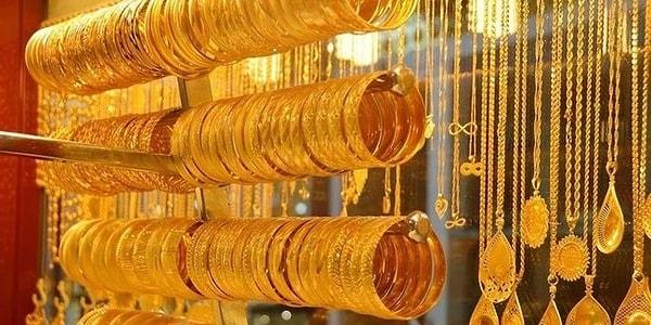 Ons altın, gün sonunda 1.927 dolardan, gram altın ise 1.675 TL'den işlem gördü.