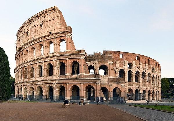 1. Roma'daki Kolezyum, bu kadar uzun ömürlü ve heybetli bir yapıya sahip olmasına rağmen inşası sadece 7-8 yıl sürdü.