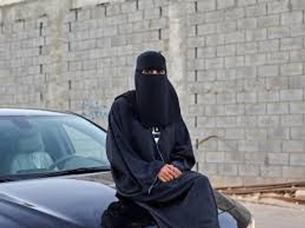 Suudi Arabistan’da kadınlar hukuken ikinci sınıf vatandaş. Ülke cinsiyet eşitliği bakımından 153 ülke arasında 127’inci sırada. Hayatın her alanında kadınlar cinsiyetleri nedeniyle sistematik ve kurumsal ayrımcılığa uğruyor.
