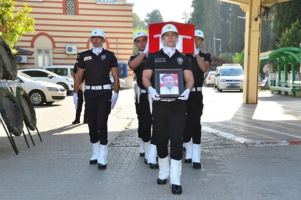 Akıncı’nın cenazesi, Adana Asri Mezarlık’ta düzenlenen törenin ardından memleketi Mersin’in Mut ilçesine uğurlandı.