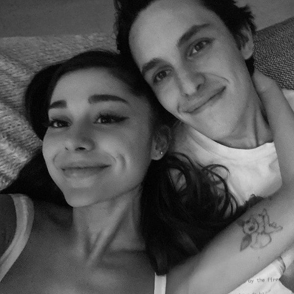 Fakat Ariana Grande ve Dalton Gomez tarafından herhangi bir açıklama gelmedi.