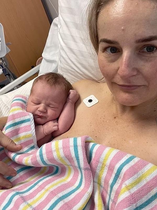 Gazeteci bu soruya yanıt bulmak için yeni doğum yaptığı çocuğuna "Metamfetamin Harika" ismini koymayı denedi.