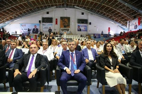 CHP Genel Başkan Adayı olduğunu açıklayan Özgür Özel, partisinin Manisa İl Kongresi'nde açıklamalarda bulundu.