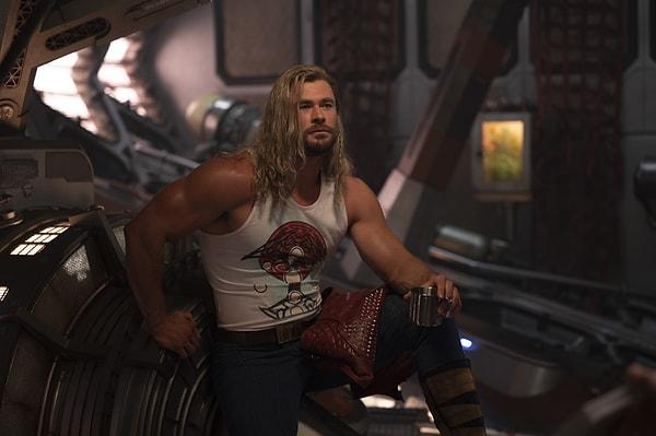 "Thor 4: Love and Thunder"da Chris Hemsworth, Natalie Portman, Christian Bale, Tessa Thompson, Russell Crowe ve diğer ünlü isimler yer alıyor.