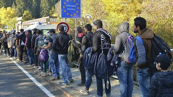 Almanya’ya kaçak giren Türklerin sayısı her geçen gün artarken, Ekim ayında daha yoğun kaçak mülteci bekleniyor.