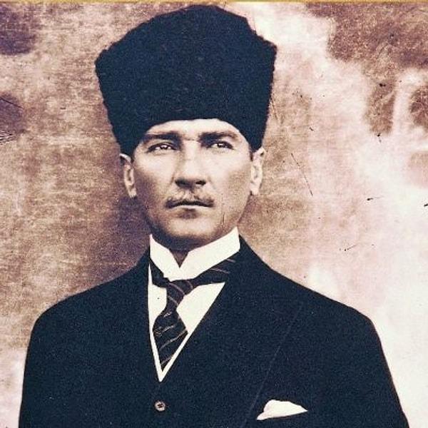Mustafa Kemal Atatürk'ün geçmiş yıllarda çekilen ve günümüze ulaşan birçok videosu var.