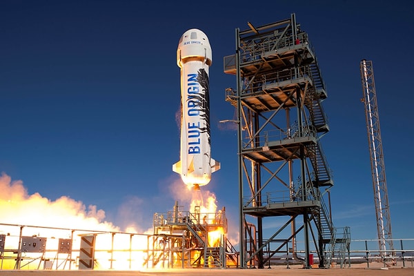 Aynı zamanda Amazon'un kurucusu Jeff Bezos’un Blue Origin şirketi de Ay'a iniş sistemi üretmek için 3,4 milyar dolarlık bir sözleşme ile NASA tarafından seçildi.