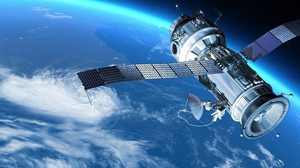 Avrupa Uzay Ajansı'na göre şu anda dünya yörüngesinde 10.500'den fazla uydu bulunuyor.