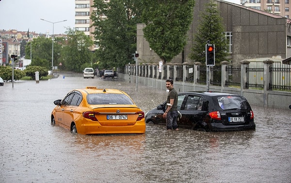 Ankara Valiliği, Ankara’da yaşayan vatandaşları da sel için uyardı.