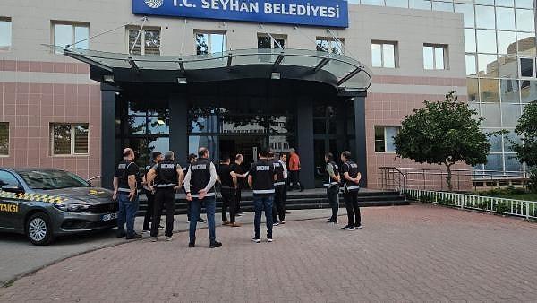 Adana'da CHP'li Seyhan ve Çukurova belediyeleri hakkında yürütülen ‘rüşvet’, ‘resmi belgede sahtecilik’ ve ‘imar yolsuzluğu’ hakkında soruşturma başlatıldı.