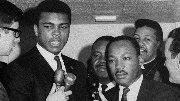 Dönemin en başarılı ve tanınmış sporcularından Muhammed Ali de Vietnam Savaşı'na karşı çıkan en bilindik aktivistlerden biriydi.
