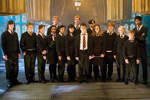 Resmi Harry Potter sosyal medya hesabı "Sir Michael Gambon'ın vefatını duymaktan büyük üzüntü duyuyoruz" şeklinde yazdı.