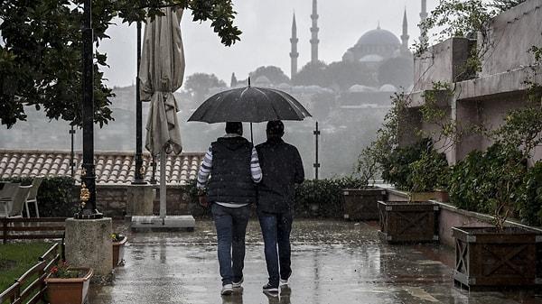 İstanbul Büyük Şehir Belediyesi Başkanı Ekrem İmamoğlu AKOM'da yaptığı açıklamalarla İstanbullulara bu akşamki şiddetli yağışlar için kritik uyarıda bulundu. İmamoğlu açıklamalarında şu ifadelere yer verdi: