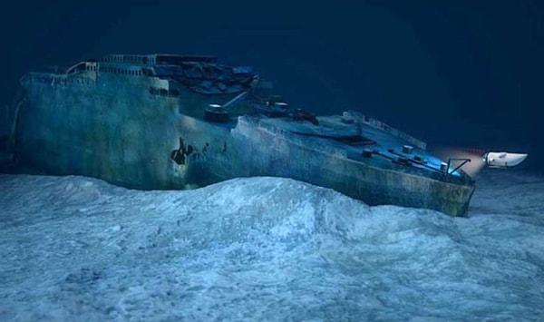 OceanGate adlı şirkete ait Titan denizaltısı ise hala gizemlerle dolu Titanik'in enkazını görmek isteyenleri kişi başı 250 bin dolardan batığa götürüyor.