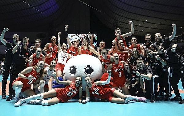 CEV Avrupa Voleybol Şampiyonası ve FIVB Voleybol Milletler Ligi'nde efsaneler yaratan Filenin Sultanları voleybol tarihine altın harflerle geçti.
