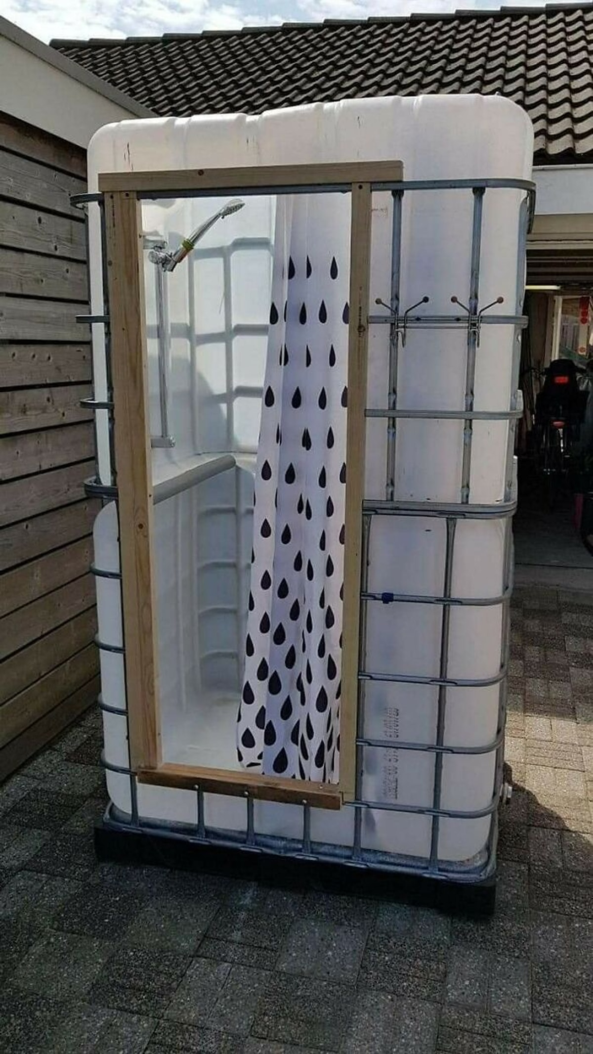 Душ с подиумом