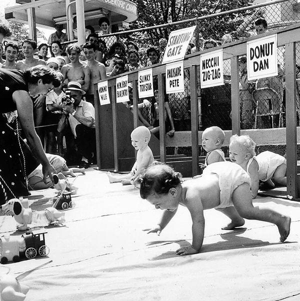 14. New Jersey'deki Palisades parkında düzenlenen bir bebek yarışı. (1955)