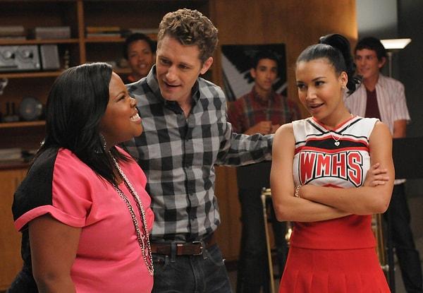 1. İlk olarak, Naya Rivera, en az sevdiği Glee sahnesinin Santana'nın 6. Sezonda Kurt'a birçok hakarette bulunduğu zaman olduğunu açıkladı.