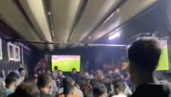 Bir mekanda maç izleyen taraftarlardan biri Icardi'nin golünün ardından baygınlık geçirdi.