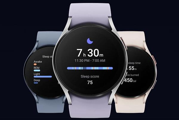 Günün her saati, hatta geceleri bile sağlık durumunuzu takip edebilmenizi sağlayan Galaxy Watch 5, fitness hedeflerinizi takip etmek ve daha fazlasını yapmak için kullanışlı bir akıllı saat modeli olarak karşımıza çıkıyor.