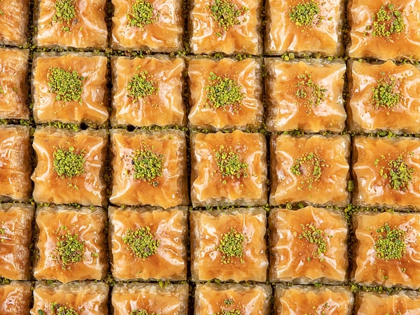 14. Tatlılardan devam! Kuru baklavayı diğer baklavalardan ayıran özellik nedir?