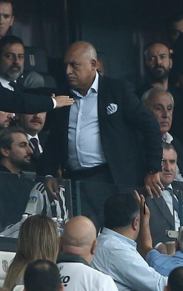 TFF Başkanı Mehmet Büyükekşi, Beşiktaş taraftarlarının kendisine yönelik tezahüratları sonrası stadı terk etti.