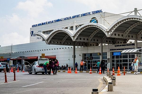 Airporthaber’in iddiasına göre, uçuş operasyonlarının tümü askıya alındı ve meydana inişi planlanan uçakların büyük bir kısmının Dalaman Havalimanı'na yönlendirildiği öğrenildi.