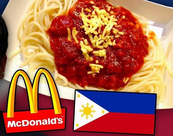 8. McDonalds ülkelerin kültürlerine göre menülerine eklemelerde bulunuyor. Filipinler'de en sevilen menü de spagetti!
