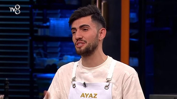 Tam sular duruldu derken Ayaz'ın süre bittikten sonra yemeğine dokunması ve yemeğinin iptal olarak direkt eleme potasına gitmesiyle MasterChef en hareketli bölümlerinden birini yaşadı.