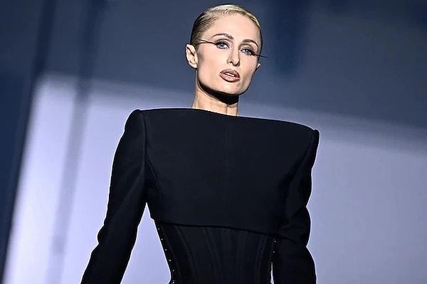 6. Paris Fashion Week'de podyuma çıkan Paris Hilton ise yürüyüşüyle dalga konusu oldu!