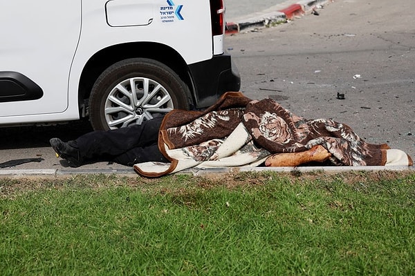 Filistin medyası ise, İsrail’in Gazze’ye yönelik saldırılarında 160 kişinin hayatını kaybettiği, binden fazla kişinin de yaralandığını duyurdu.