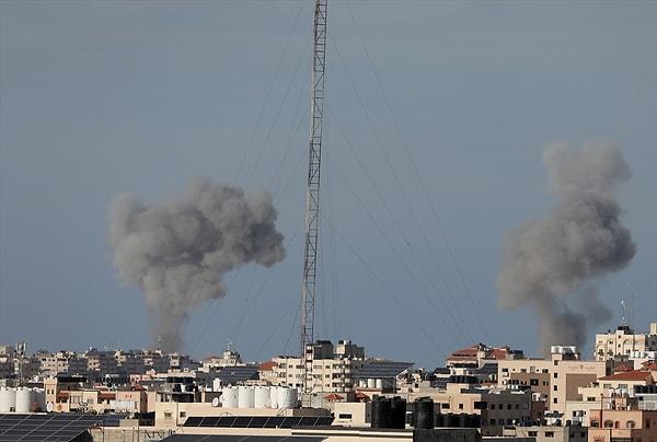Hamas'ın askeri kanadı İzzeddin Kassam Tugayları, sabah İsrail'e karşı "Aksa Tufanı" isimli kapsamlı saldırı başlattığını duyurmuştu. Gazze'den İsrail yönüne binlerce roket atılırken silahlı gruplar da bölgedeki yerleşim yerlerine girmişti.