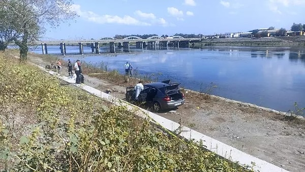 Jandarmadaki işlemlerinin ardından adliyeye sevk edilen Şehri Bakar, verdiği ifadede, “Murat ile bir süredir ilişkimiz vardı. Murat’ın kardeşi yani benim eşim cezaevine girdikten sonra ilişkiye yeniden başladık. Murat’la buluştuğumuzda bana, başkasına aşık olduğunu söyledi. Ben de onu vurdum” dedi. Şehri Bakar, dün çıkarıldığı hakimlik tarafından tutuklandı.