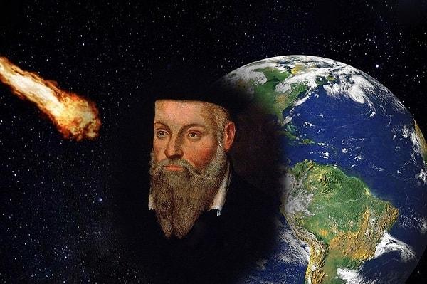 Nostradamus, 450 yıldan daha uzun bir süre önce yayımlanan eserinde 2023'ten, "Yedi ay Büyük Savaş, insanlar kötülük yapmaktan öldü" şeklinde söz etti.