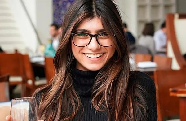 Khalifa'nın açıklamalarına bir başka tepki Playboy dergisinden geldi: Playboy, Mia Khalifa'yı kovduklarını duyurdu.