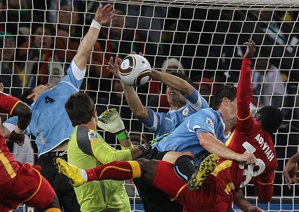 2010 Dünya Kupası çeyrek final maçında Uruguay ile Gana arasındaki mücadelenin 90 dakikası 1-1 bitmiş ve uzatmalara geçilmişti.