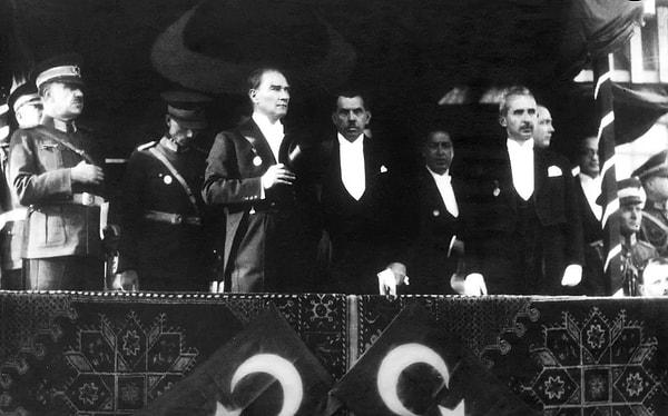 Ulu Önder Mustafa Kemal Atatürk önderliğinde kurulan cumhuriyetimizin 100. yılı şerefine hazırlanan Mevzular Açık Mikrofon 100. Yıl bölümü ilk tanıtımıyla gündem olmuştu.