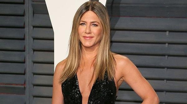 54 yaşındaki güzeller güzeli Aniston şimdilerde 'The Morning Show' adlı Amerikan dizisindeki başrolüyle dikkatleri üzerine çekiyor.