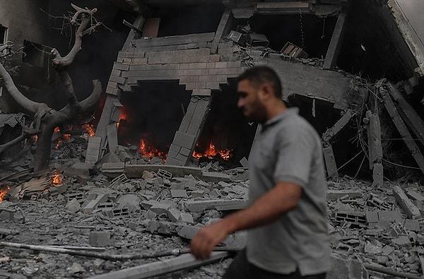 İsrail devlet televizyonu KAN'a göre Gazze'den düzenlenen saldırılarda ölen İsraillilerin sayısı 1300'e ulaştı. Devlet televizyonu, saldırılarda yaralanan İsrailli sayısını da 350'si ağır olmak üzere 3 bin 300 olarak açıkladı.