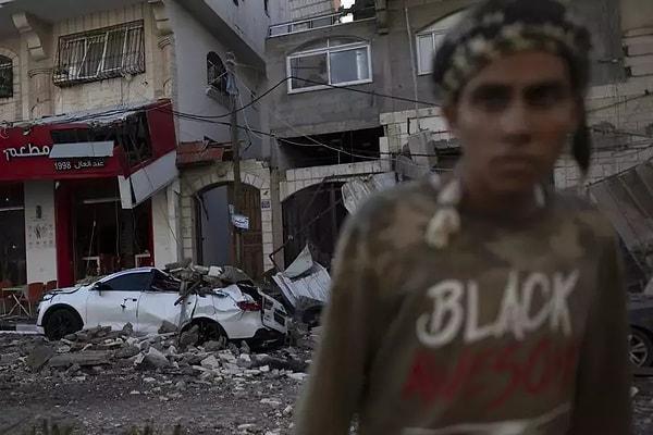 Cassif, Filistinli grupların saldırılarının ardından İsrail'in, Gazze'deki sivil yerleşim yerlerini bombalamasının savaş suçu olduğunu belirterek "İsrail'in şu anda Gazze'de yaptığı şey, bombardımanlar savaş suçu ve insanlığa karşı suçtur. Bedelini sadece sivillerin ödediği bombalamalar, bu suçun parçasıdır." dedi.