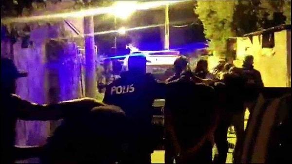 Aydın’ın Nazilli ilçesinde polis ekipleri, uyuşturucu partisi yapılan bir eve baskın yaptı. Eve gelen davetsiz misafirlerin polis çıkması ile tüm planları alt üst olan 10 kişi gözaltına aldı.