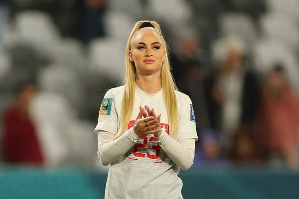 24 yaşındaki futbolcu, yazın düzenlenen Kadınlar Dünya Kupası’nda en değerli oyuncular arasında yer almıştı.