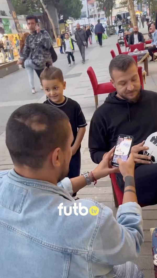 FutboTV Instagram hesabından paylaşılan Batuhan Karadeniz ile futbol topu hediye ettiği çocuğun videosu viral oldu.