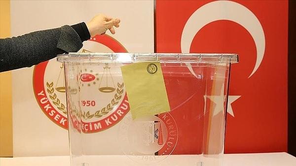 Yeniden seçim atmosferine girecek olan Türkiye’de, partilerin çalışmasının yanı sıra seçim anketleri de yayınlanmaya başladı.