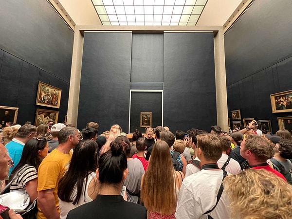 8. "Avrupa'ya geziye gittik. İlk durağımız Paris'teki Louvre Müzesi'ydi. 'Mona Lisa'yı göreceğim için çok heyecanlıydım ve muhteşem olacağını düşünmüştüm. Ancak çok fazla insan vardı. Nefes alamıyorduk. Fotoğrafını çekip, hemen oradan çıktık."