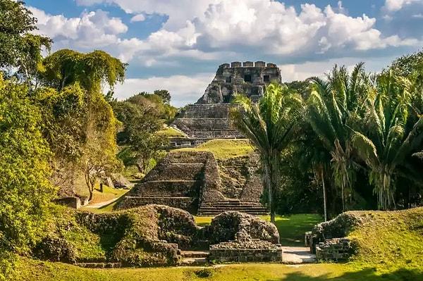 10. "Belize ve Meksika'daki piramitler...Aşırı pahalıydı, kana susamış sivrisineklerin olduğu berbat sıcaklarda kalabalık turlar vardı. Piramitlerin hepsi uzak olduğundan kilometrelerce yürümeye hazır olun. Uzun bir gün ve kesinlikle buna değmez."