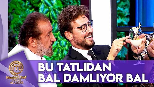 MasterChef'te sıklıkla jüri üyesi şeflerin imza tabakları yarışmacılara eleme yemeği olarak sunuluyor. Bunlardan en akılda kalanı ise Mehmet Şef'in restoranında da yer alan imza yemeği "Arı" adlı tatlı.