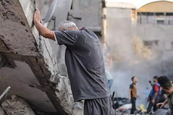 Her iki tarafta da can kayıplarının arttığı çatışmalar tüm dünyanın gündemine oturdu. İsrail'in Gazze'nin en kalabalık sivil bölgelerine beyaz fosforlu top mermileriyle saldırması olayları daha da büyüttü.