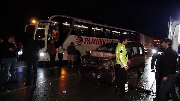 Kaza nedeniyle TEM'in İstanbul yönünde kilometrelerce araç kuyruğu oluştu.